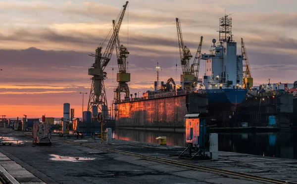 Ship Repair Ship Repair Yard Spectacular Sunrise — Stock Photo, Image