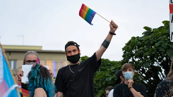 Katowice Polen Augustus 2020 Lgbt Gelijkheidsmars Jongeren Met Regenboogkleding Vechten — Stockfoto
