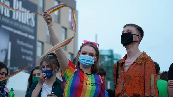 Katowice Poland August 2020 Lgbt Equality March 身穿彩虹衣服的年轻人正在为Lgbtq 的权利而奋斗 在大肠病毒大流行期间进行示范 — 图库照片