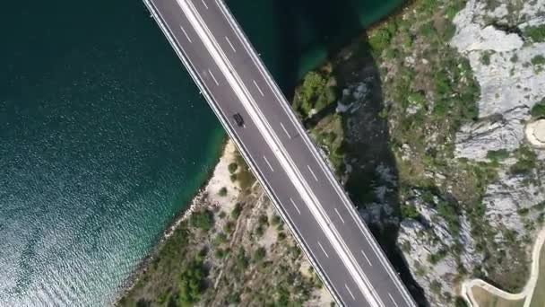 มมองด านบนทางอากาศของสะพานท อเส ยงท การจราจรเหน อแม Krka ในโครเอเช โรป ในพ — วีดีโอสต็อก
