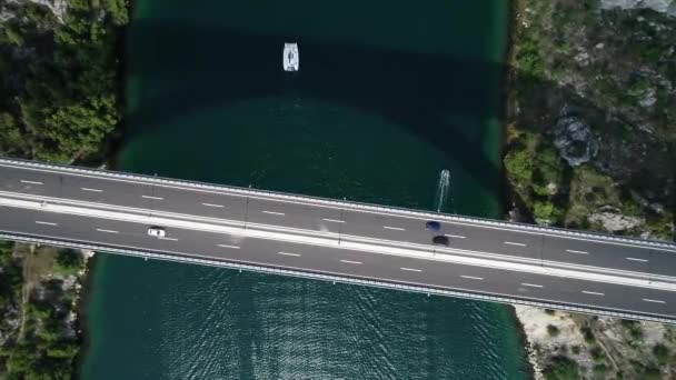 Flygfoto Över Autostrada Bro Med Trafik Över Krka Floden Kroatien — Stockvideo