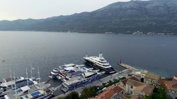 Aerial View Big White Luxury Yacht Embarked Bay Harbor Sailing — Stock Video