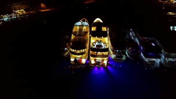 Iates Luxo Porto Mediterrâneo País Europa Vista Aérea Noite Pessoas — Vídeo de Stock