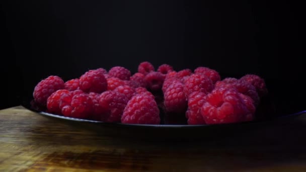 Raspberries Black Background Close Свіжі Міцні Смачні Малини Грубі Веганські — стокове відео