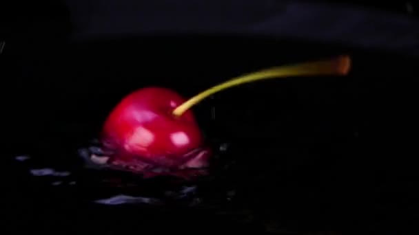 Cherry Schizza Acqua Ciliegie Fresche Perfette Gustose Fondo Nero Che — Video Stock