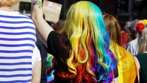 Marche Pour Égalité Lgbt Jeune Gay Lesbienne Transgenre Aux Cheveux — Photo