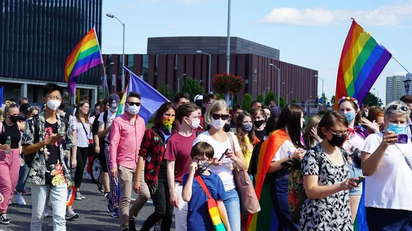 Katowice Polen September 2020 Lgbt Gelijkheidsmars Jongeren Met Regenboogkleding Vechten — Stockfoto