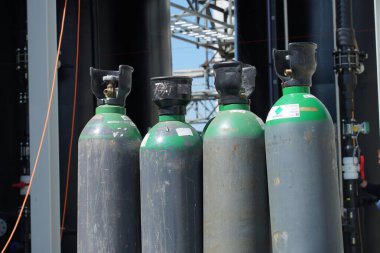 Stok endüstriyel işletmelerde boru kaynak endüstrisi için Argon depolama tankları. Kaynak gaz silindirleri.