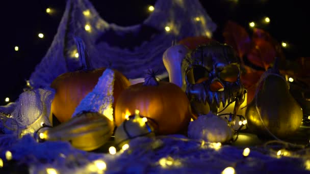 Abóbora Halloween Cenário Assustador Outono Noite Abóboras Máscara Assustadora Luzes — Vídeo de Stock
