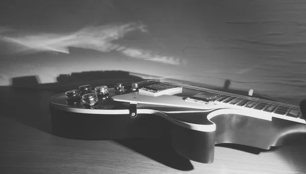 Guitarra Elétrica Preto Branco — Fotografia de Stock