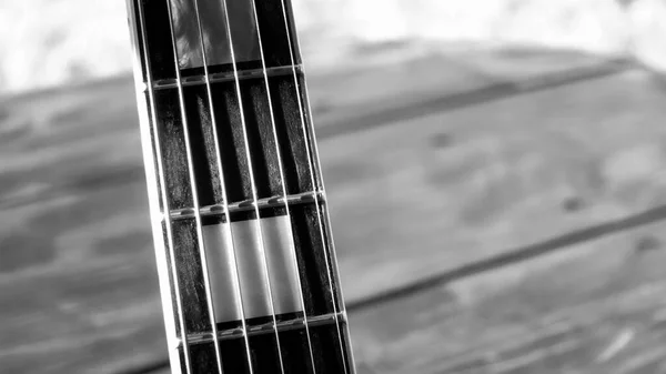Elektrická Kytara Dřevěných Deskách Kopírovacím Prostorem Černá Bílá — Stock fotografie