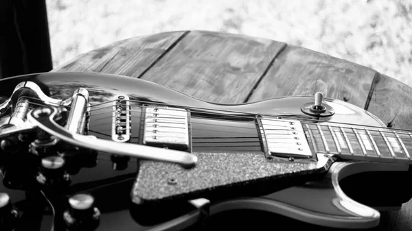 Electric Guitar Wooden Boards Copy Space Black White — Stock Photo, Image