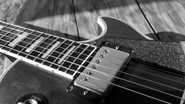 Electric Guitar Wooden Boards Copy Space Black White — Stock Photo, Image