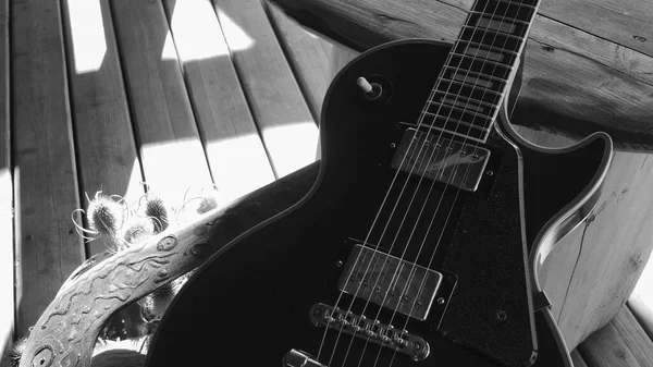 Guitarra Eléctrica Las Tablas Madera Con Espacio Copia Blanco Negro — Foto de Stock