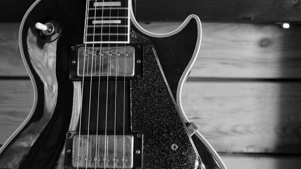 Guitarra Elétrica Nas Placas Madeira Com Espaço Cópia Preto Branco — Fotografia de Stock