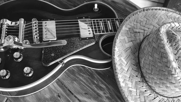 Guitare Électrique Sur Les Planches Bois Noir Blanc — Photo