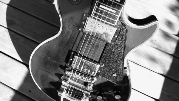 Guitarra Eléctrica Las Tablas Madera Blanco Negro —  Fotos de Stock