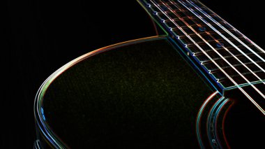 Elektro gitar. Kopya alanı olan neon boya. Koyu arkaplan