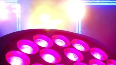 Gösteri için profesyonel sahne ışıklandırması 