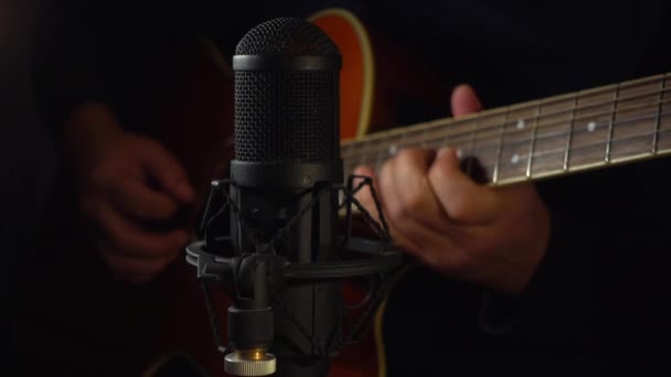 Musicien Jouant Guitare Studio Près Microphone — Video