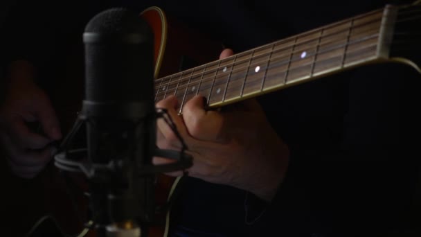 Musicien Jouant Guitare Studio Près Microphone — Video