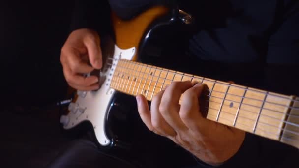 Músico Tocando Guitarra Estudio — Vídeos de Stock