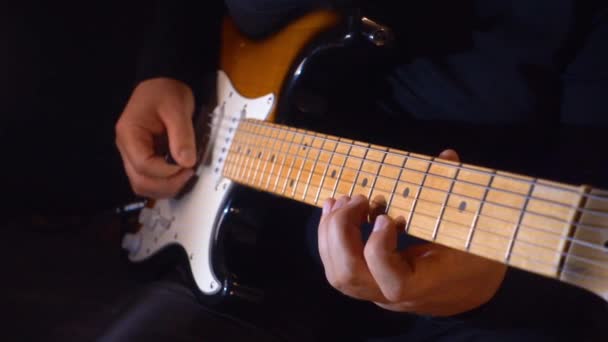 Músico Tocando Guitarra Estúdio — Vídeo de Stock