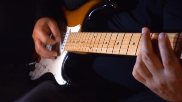 Músico Tocando Guitarra Estúdio — Vídeo de Stock