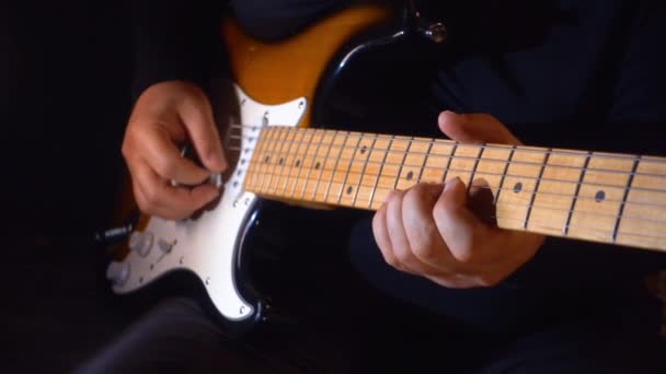 Músico Tocando Guitarra Estúdio — Vídeo de Stock