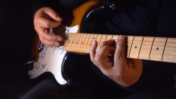 Músico Tocando Guitarra Estudio — Vídeo de stock