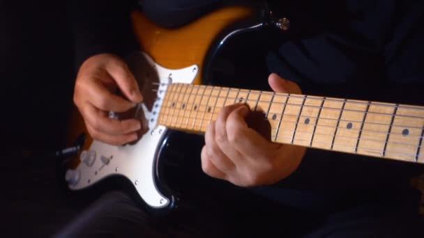 Músico Tocando Guitarra Estúdio — Vídeo de Stock