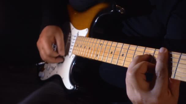 Músico Tocando Guitarra Estúdio — Vídeo de Stock