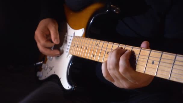 Músico Tocando Guitarra Estúdio — Vídeo de Stock