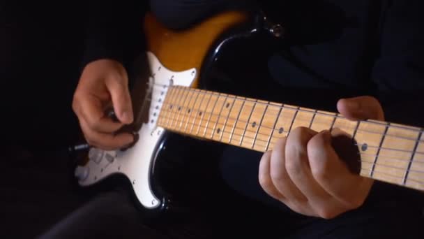 Músico Tocando Guitarra Estúdio — Vídeo de Stock