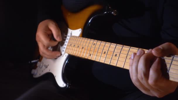 Músico Tocando Guitarra Estudio — Vídeo de stock