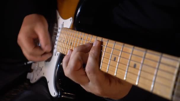 Músico Tocando Guitarra Estudio — Vídeos de Stock
