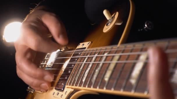 Musiker Spielt Gitarre Studio — Stockvideo