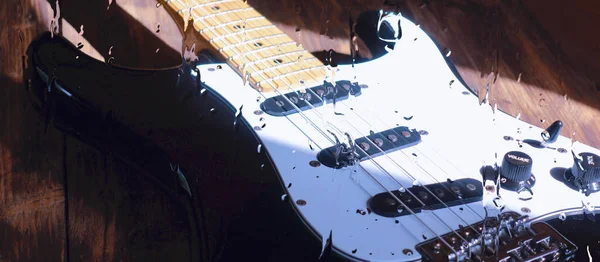 Electric Guitar Wooden Board Glass Water Drops — Stock Photo, Image