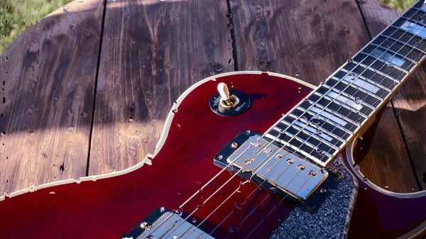 Guitarra Elétrica Placa Madeira Atrás Vidro Com Gotas Água — Fotografia de Stock