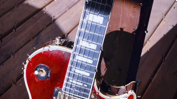 Elektrická Kytara Dřevěné Desce Sklem Kapkami Vody — Stock fotografie