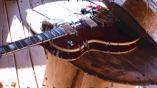 Electric Guitar Wooden Board Glass Water Drops — Stock Photo, Image