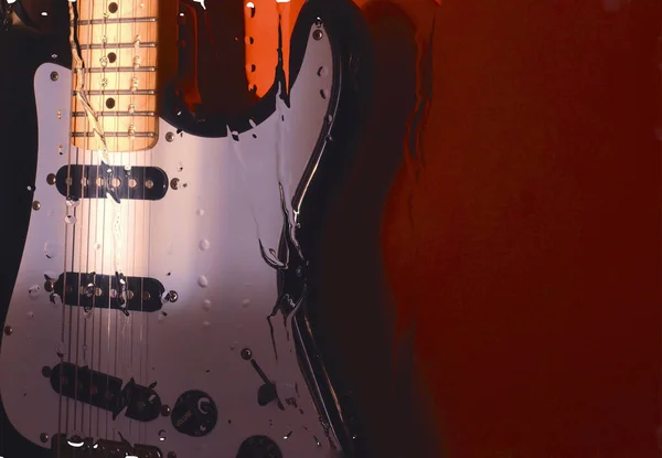 Guitarra Detrás Del Vidrio Con Gotas Agua —  Fotos de Stock