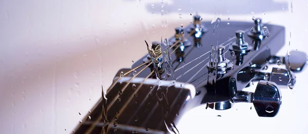 Guitar Headstock Glass Water Drops Color Background Copy Space — Stock Photo, Image