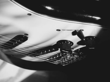  Elektro gitar. koyu arkaplan / kopyalama alanı                              