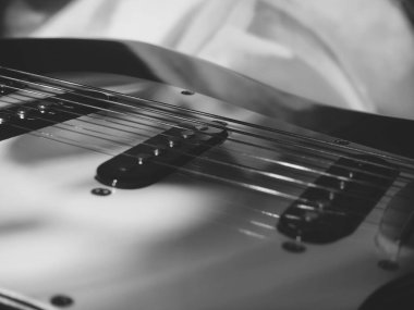  Elektro gitar. koyu arkaplan / kopyalama alanı                              