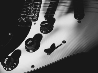  Elektro gitar. koyu arkaplan / kopyalama alanı                              