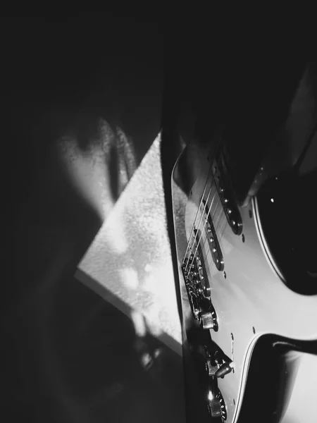 Guitarra Elétrica Fundo Escuro — Fotografia de Stock