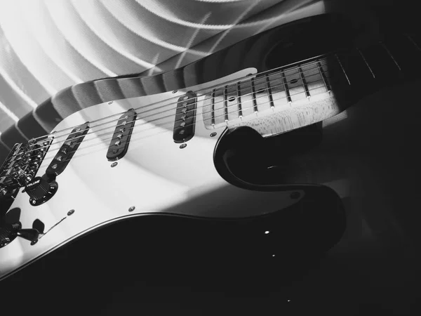 Gitarre Dunkler Hintergrund — Stockfoto