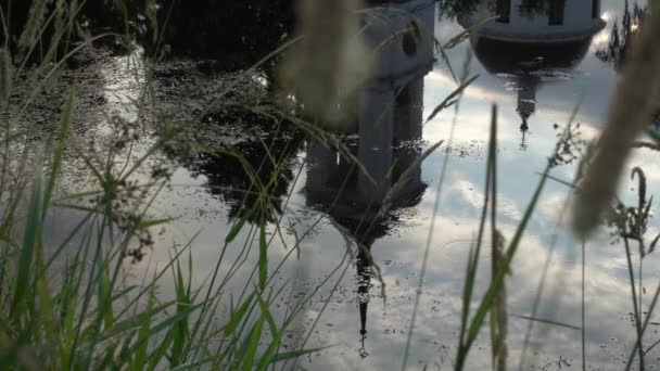 Eglise Réflexion Dans Eau — Video