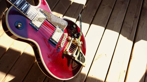 Guitarra Eléctrica Las Tablas Madera Primer Plano Espacio Copia —  Fotos de Stock